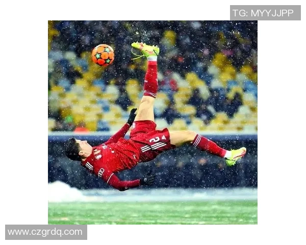 莱万携手球队再创辉煌续写传奇故事的足球之路